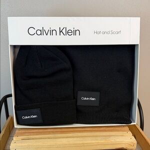 Calvin Klein Hat & Scarf Set NEW!